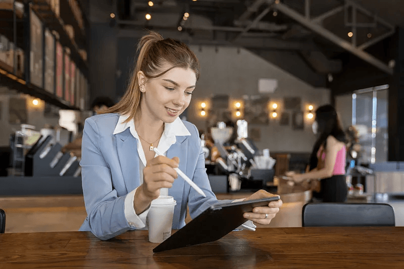 Hospitality manager working openly with operational information